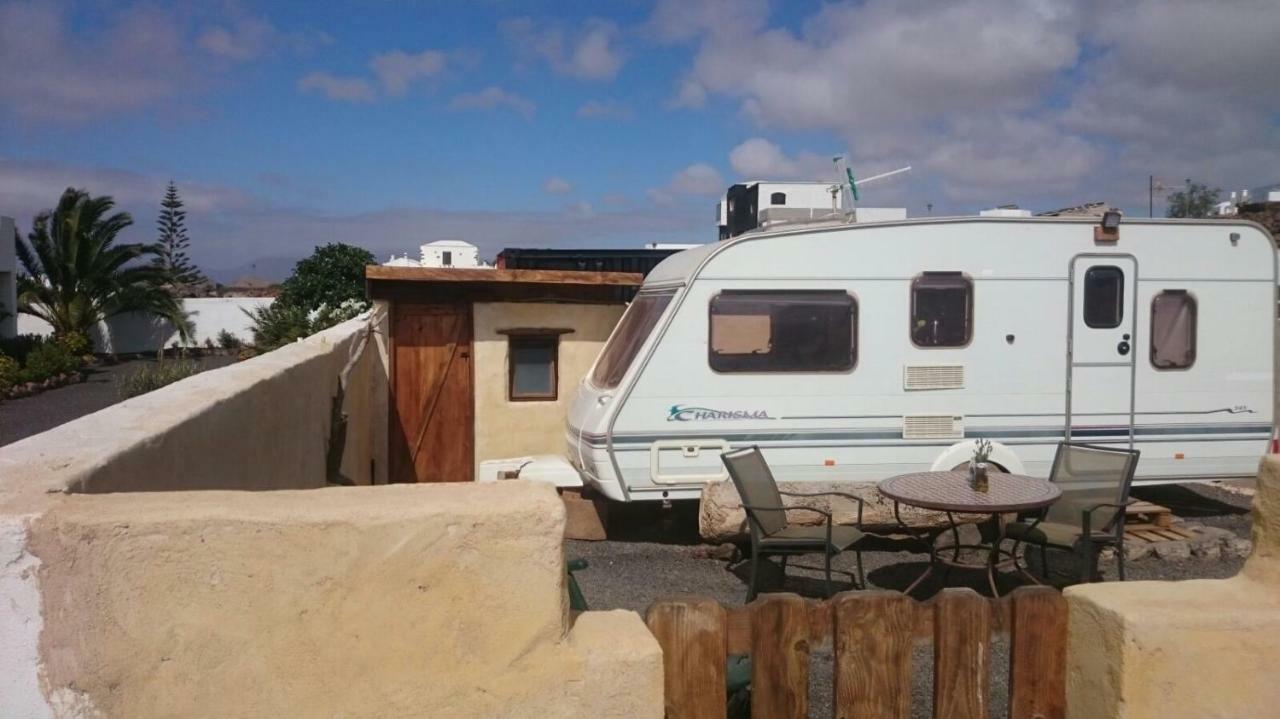 Caravan Apartment Tinajo Εξωτερικό φωτογραφία