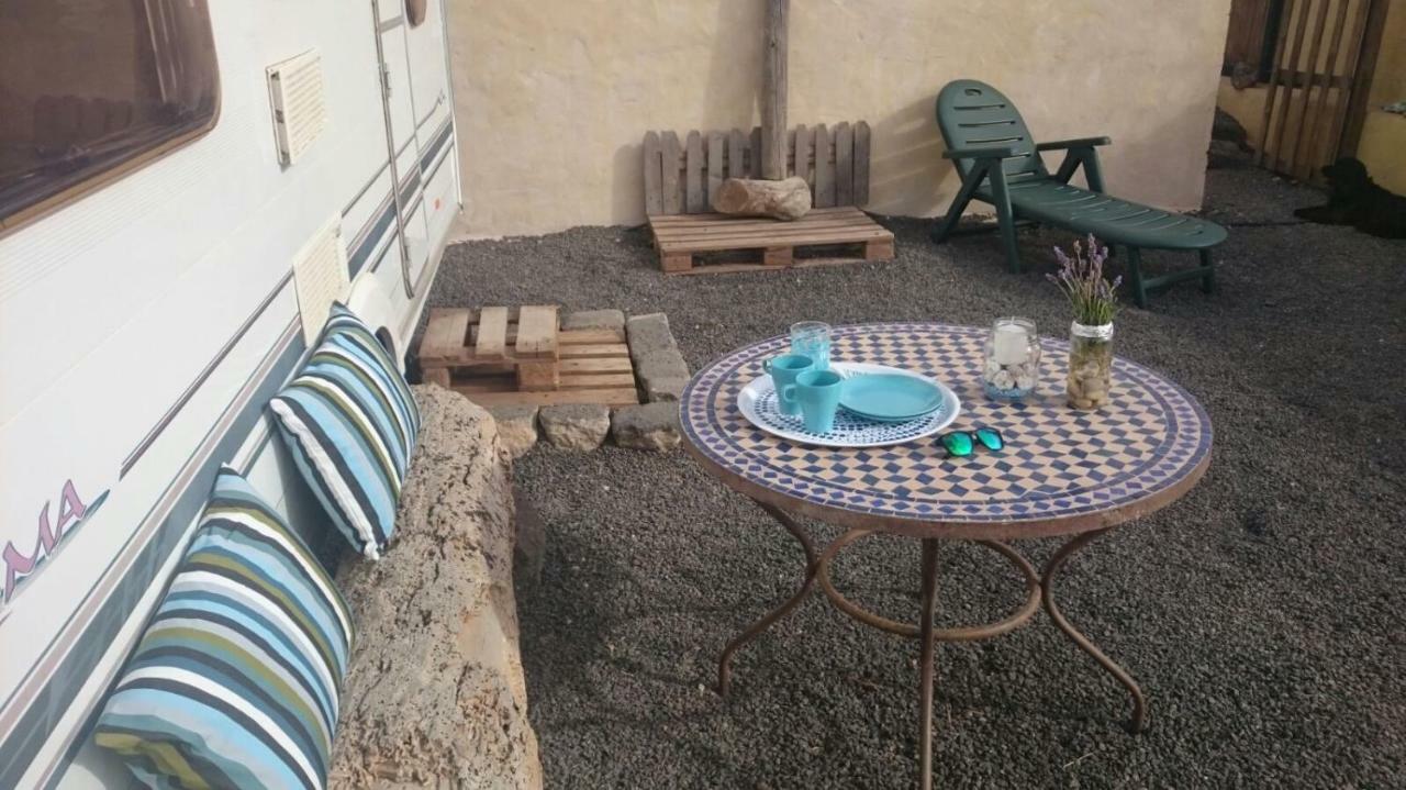 Caravan Apartment Tinajo Εξωτερικό φωτογραφία